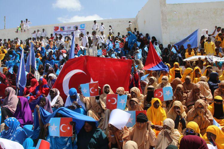<p>Türkiye ile Somali arasında 8 Şubat'ta savunma ve güvenlik konularını da içeren Savunma ve Ekonomik İşbirliği Çerçeve Anlaşması imzalanmıştı.</p>
