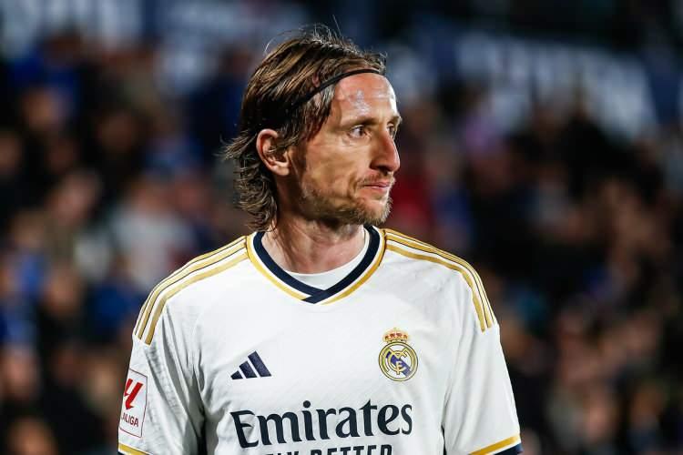 <p>Luka Modrid<br />
<br />
Real Madrid<br />
<br />
11 Yıl 5 Ay</p>
