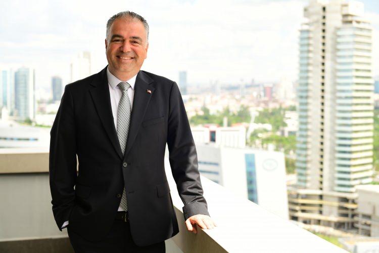 <p>Nitelikli insan kaynakları ve mühendislik güçleriyle Donanma'nın ve kardeş ülkelerin denizaltılarında kritik çalışmalar yürüttüklerini aktaran Güleryüz, <strong>"Modernizasyon kapsamında da Ay sınıfının ardından, Preveze ve Gür sınıfı denizaltılarımızın da en gelişmiş sistemlerle donatılması için çalışmalarımızı sürdürüyoruz.</strong></p>