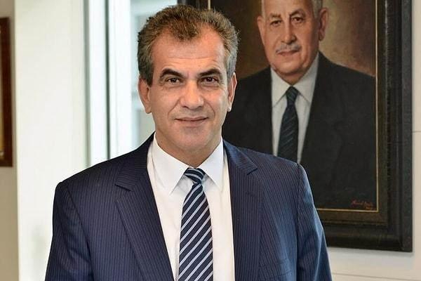 <p><span style="color:#000000"><strong>2023 yılının Forbes 500 listesinde 5.3 milyar dolarlık serveti ile Türkiye'nin en zengin insanı unvanını ele geçiren İbrahim Erdemoğlu'nun serveti bu yıl 3 milyar dolara geriledi ve 2024 yılında Türkiye'nin en zengin 4. insanı olabildi.</strong></span></p>
