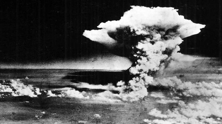<p><strong>6 Ağustos 1945'te Japonya'nın Hiroşima kentine düzenlenen bombalama sırasında eriyen bir saat, yapılan açık artırmada yüklü bir miktara alıcı buldu.</strong></p>
