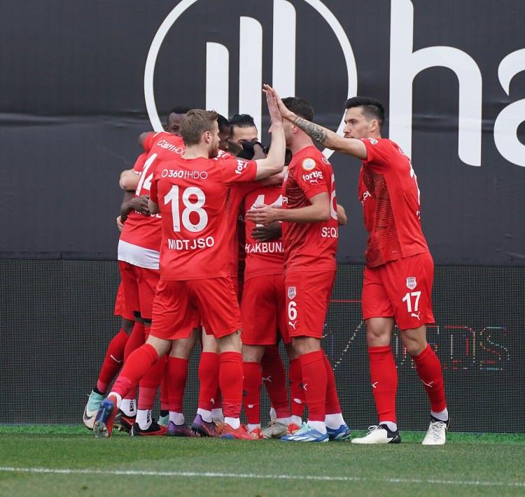 <p>11- Pendikspor / -5 milyon euro</p>