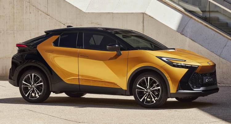 <p><strong>TOYOTA</strong></p>
