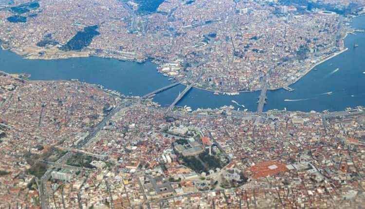 <p><strong>KUZEY ANADOLU FAYINI İŞARET ETTİ</strong></p>

<p>Lekkas Kuzey Anadolu fayına dikkat çekerek, <strong>"Hazar'dan başlayıp Ege'de son bulan 1,300 kilometre uzunluğundaki Kuzey Anadolu fayının kırılmamış ve büyük bir depreme neden olmamış tek bir parçası var, o da İstanbul'un güneyindeki sualtı bölgesinde yer alan faydır" </strong>dedi.</p>

