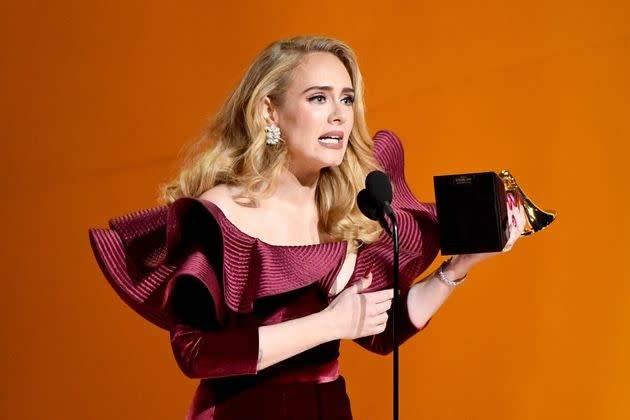 <p>Ameliyattan üç ay sonra 2012'de Grammy Töreni'nde yılın albümü ve şarkısı dahil 6 ödül alan ünlü şarkıcı, ödül törenindeki konuşmasında, doktoruna da teşekkür etmişti.</p>
<p> </p>