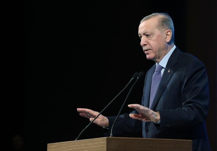 <p>3 adayın yarıştığı ve 52 milyon 894 bin seçmenin oy kullandığı seçimde Erdoğan oyların yüzde 51.85’ini alarak siyası yaşamında yeni bir başarıya daha imza att</p>