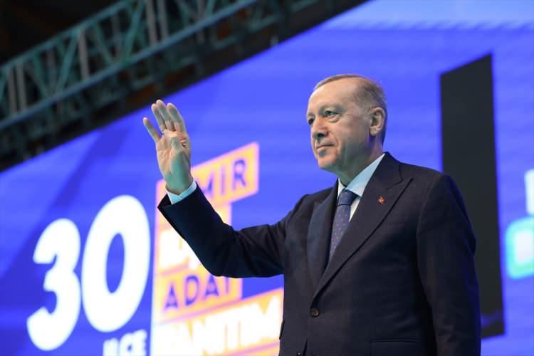 <p>Erdoğan, siyasi kariyeri boyunca il başkanlığı, belediye başkanlığı, milletvekilliği ve başbakanlık görevlerini icra etti.</p>