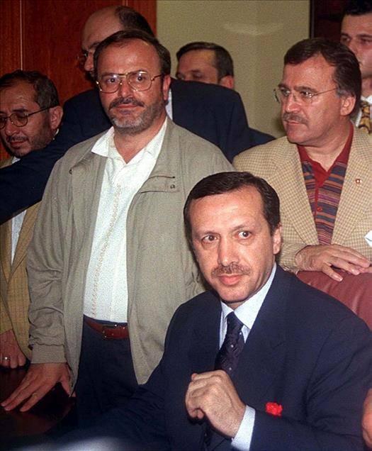 <p>Siirt'te yaptığı bir konuşma nedeniyle aldığı 10 aylık hapis cezasının infazı için 120 gün cezaevinde hükümlü bulunan Erdoğan, 24 Temmuz 1999 tarihinde tahliye edildi. </p>