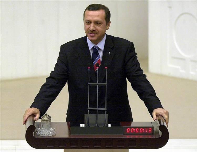 <p>Siirt'te tekrarlanan seçimle milletvekili seçilen AK Parti Genel Başkanı Erdoğan, 11 Mart 2003'te TBMM Genel Kurulu'nda yemin etti. </p>