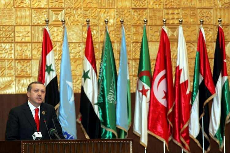 <p>Başbakan Erdoğan, 28 Mart 2006'da Sudan'ın başkenti Hartum'da yapılan Arap Birliği Zirvesi'nde bir konuşma yaptı. </p>