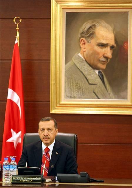 <p>60. Hükümetin ilk bakanlar kurulu 29 Ağustos 2007'de Başbakan Erdoğan başkanlığında Başbakanlık Merkez Bina'da toplandı.</p>