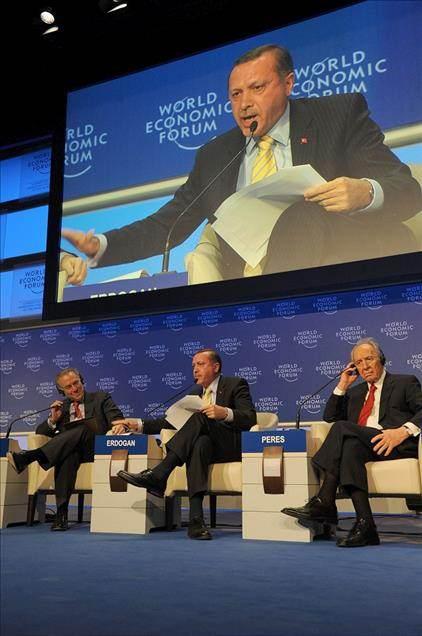 <p>Erdoğan, 29 Ocak 2009'da Davos'ta İsrail Başbakanı Simon Peres'in de bulunduğu Ekonomik Forumu kapsamında "Gazze Orta Doğu'da Barış Modeli" oturumunda "one minute" olayı ile hatırlanan sert sözler sarfederek zirveyi terketti. </p>