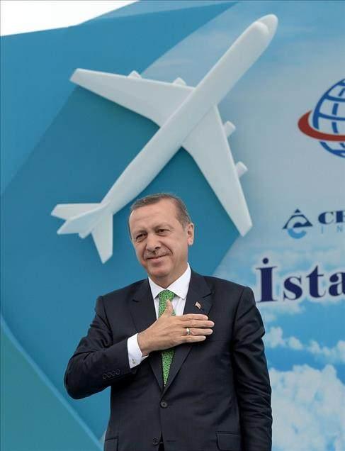 <p>Başbakan Erdoğan, Yeniköy'de İstanbul'un 3. Havaalanı Temel Atma Töreni'nde vatandaşları selamladı.</p>