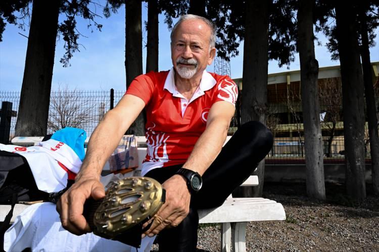 <p>Bireysel koşuda da 60 metrede Türkiye ikincisi olan Sağlam, 200 metrede ise Türkiye 3'üncüsü olmayı başardı.</p>
