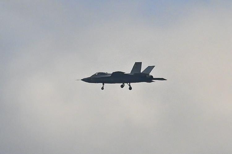 <p>KAAN'ın 13 dakika havada kaldığı aktarılan haberde, Kaan'ın seri üretiminin 2028'de başlayacağı, ilk serinin üretime girecek tüm uçaklarının 2040 yılında tamamlanacağının tahmin edildiği kaydedildi.</p>
