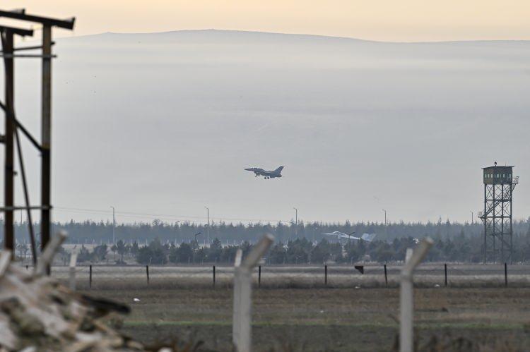 <p><strong>KAAN, ABD BASININDA DA İLGİ UYANDIRDI</strong></p>

<p>ABD merkezli The Defense Post haber sitesinin, milli muharip uçak KAAN'ın ilk uçuşunu "Türkiye'nin ilk yerli üretim muharip uçağı KAAN ilk uçuşunu gerçekleştirdi" başlığıyla duyurduğu haberde, KAAN, Türkiye'nin "F-16 uçaklarının yerini alma yönünde adım" olarak nitelendi.</p>
