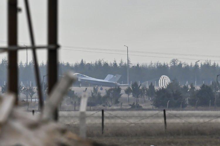 <p>The National Interest dergisinde yayımlanan bir yazıda da "T&uuml;rkiye'nin hava-uzay end&uuml;strisi, yerli KAAN muharip u&ccedil;ağının başarılı ilk u&ccedil;uşuyla &uuml;lkenin savunma teknolojisinde artan becerilerinde &ouml;nemli bir d&ouml;n&uuml;m noktasına imza attı." ifadesi yer aldı.</p>
