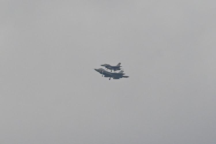 <p>Warrior Maven sitesindeki haberde de T&uuml;rkiye'nin "kendi savaş u&ccedil;ağını" u&ccedil;urduğuna dikkati &ccedil;ekilerek KAAN'ın &ouml;zellikleriyle ilgili bilgi verildi.</p>
