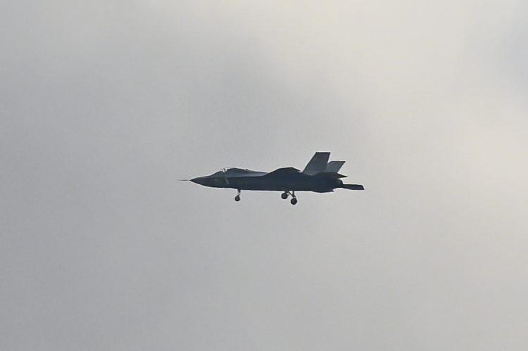 <p>"Flight Global" isimli sayfada da T&uuml;rkiye'nin son g&uuml;nlerde savunma ve havacılıkta "bir&ccedil;ok d&ouml;n&uuml;m noktasını" kutladığına değinilirken, T&uuml;rk firmalarından &ouml;vg&uuml;yle s&ouml;z edildi.</p>
