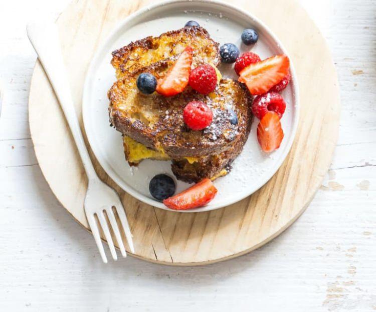 <p>Tost olarak da bilinen bu kahvaltı çeşidinin erken bir versiyonu olarak kabul edilen pain perdu, bayat ekmek bazlı basit bir Fransız kahvaltısıdır.</p>