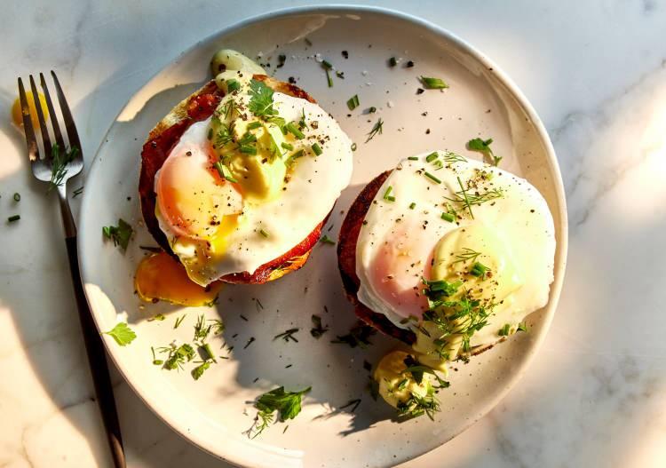 <p><strong>8 - EGGS BENEDICT / ABD</strong></p>
<p> </p>