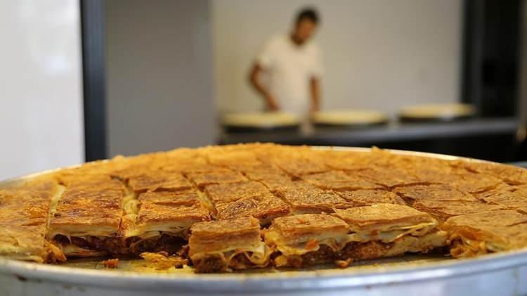 <p><strong>LİSTENİN İKİNCİ SIRASINDA TÜRKİYE'DEN "BÖREK" YER ALIYOR!</strong></p>
<p> </p>