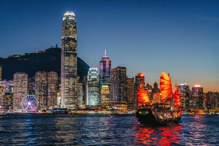 <p><strong>13- HONG KONG</strong></p>

<p><strong>72,861 dolar</strong></p>
