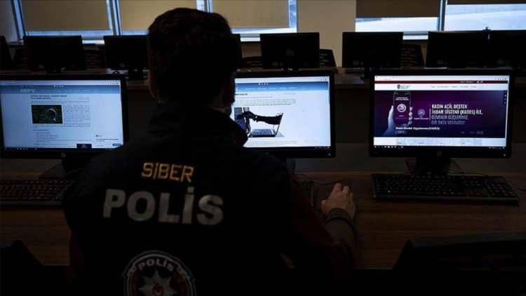 <p>Yılmaz'ın aktif olarak kullandığı 5 banka vardı. 3 banka izin sormadan işlem yapmalarına müsaade etti ama iki tane banka uygulaması hiçbir işlem yapmadı. Şüphe fark eden Yılmaz, <strong>“Müşteri hizmetleriyle konuştuğumda sizin bu saatler aralığında daha önce işleminiz yoktu, bundan dolayı kabul etmedik dediler. Hesaba blokeler koymuşlar.” </strong>ifadesini kullandı.</p>
<p> </p>
