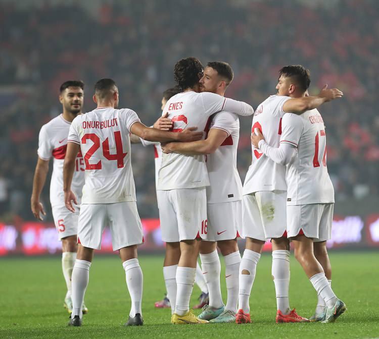 <p>İşte en değerli 15 Türk futbolcu:</p>