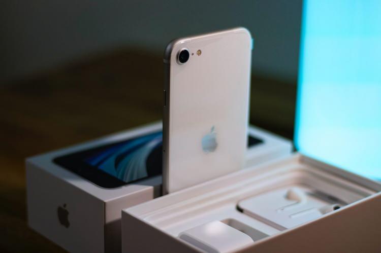 <p><strong>İPHONE SE (2. NESİL)</strong></p>
