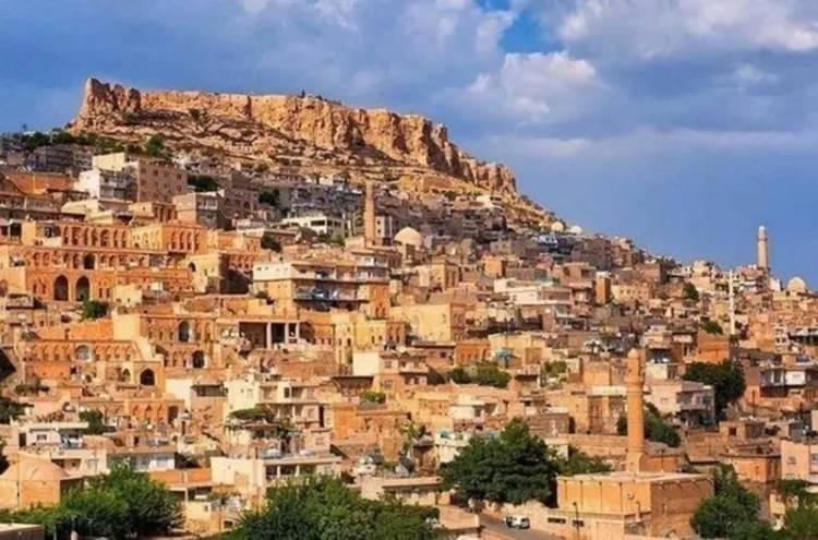 <p><strong>MARDİN</strong></p>
<p><strong>263995 kişi</strong></p>
<p> </p>