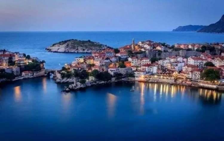 <p><strong>BARTIN</strong></p>

<p><strong>94949 kişi</strong></p>

<p> </p>
