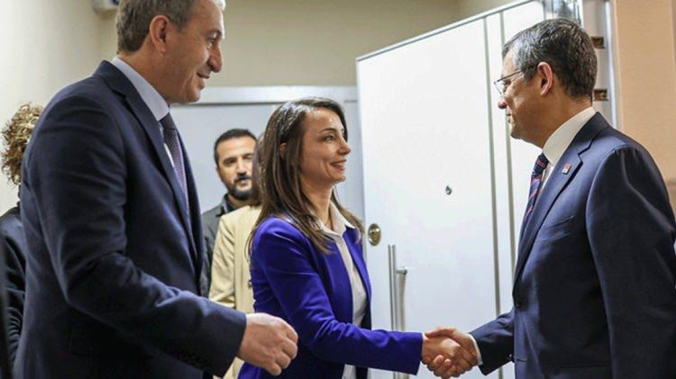 <p>Aday pazarlıklarının yaşandığı ortaklıkta, CHP İstanbul'da Esenyurt adayını çekerek DEM'i destekleyeceğini açıkladı. </p>
