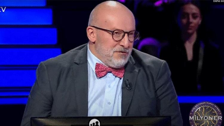 <p>TAKDİR TOPLADI </p>
<p><br />
Öte yandan Ankara Üniversitesi İletişim Fakültesi Dekanı Prof. Dr. Abdülrezak Altun, 'Kim Milyoner Olmak İster’e katıldı. Altun, yarışmadan elde edeceği geliri, öğrencilere burs olarak verilmek üzere Ankara Üniversitesi İletişim Fakültesi Mezunları Vakfı’na bağışlayacağını söyledi.</p>