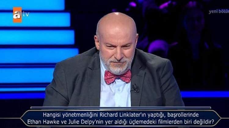 <p>Sunucu Kenan İmirzalıoğlu, Prof. Dr. Altun’a, “Yarışacağımız ilk dekanımızsınız” yanıtını verdi. Altun’un, “Umarım ilk soruda elenmem” sözleri ise izleyenleri gülümsetti.</p>
<p> </p>