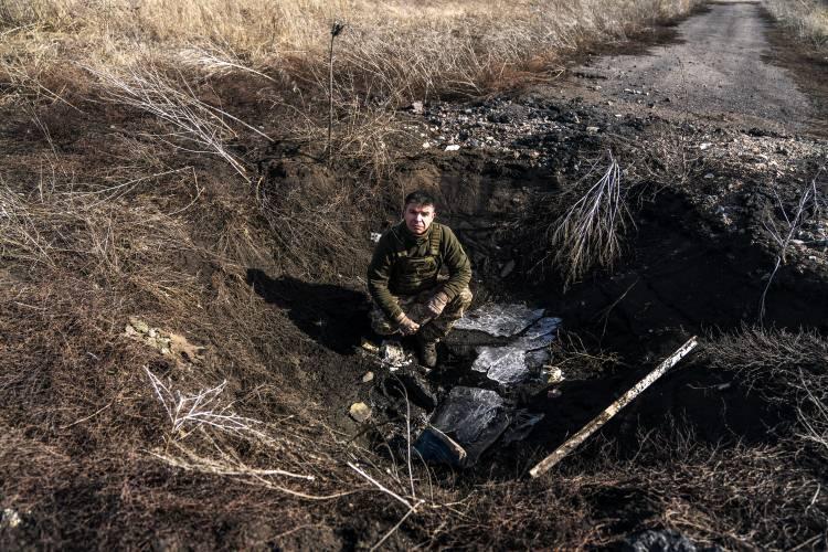 <p>Ukrayna genelinde en şiddetli çatışmaların yaşandığı Donetsk bölgesinde konuşlu Ukraynalı askerler, Bahmut yönündeki hareketliliğini sürdürüyor.</p>

<p> </p>
