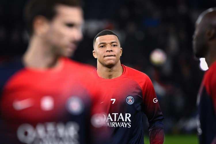 <p>Bu sezon PSG formasıyla toplam 32 maça çıkan Mbappe 32 gol, 7 asistlik performans ortaya koydu.</p>
