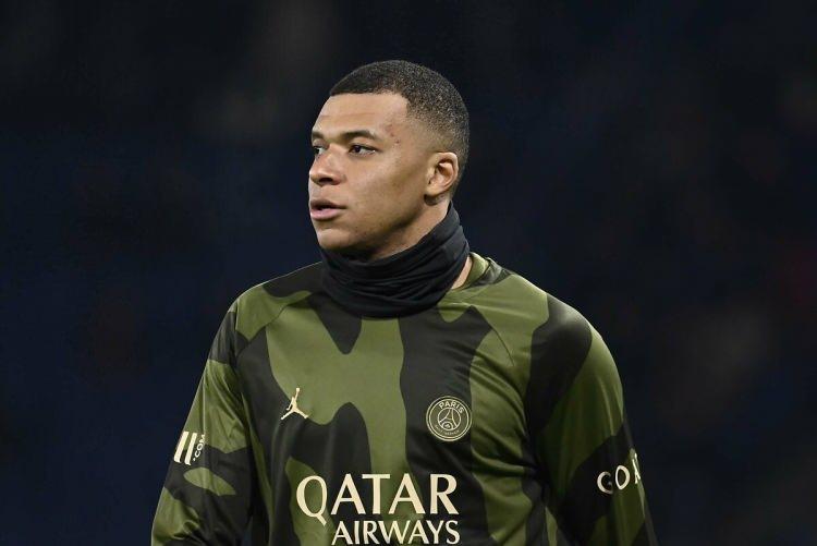 <p>Mbappe, Manchester City'de forma giyen Haaland ve Real Madrid'de oynayan Jude Bellingham ile birlikte dünyanın en değerli üç futbolcusu arasında yer alıyor.</p>
