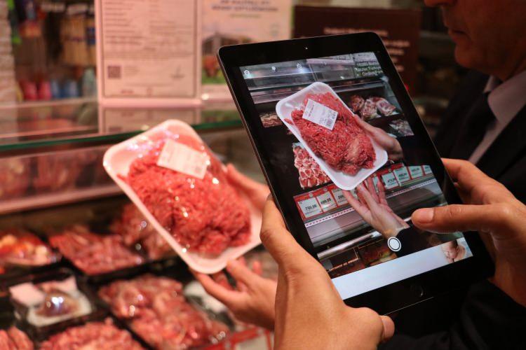 <p>Marketlerde özellikle fiyat etiketlerini incelediklerini aktaran Tan, "Etiketlerde, malın birim fiyatı, satış fiyatı ve üretildiği yer gibi unsurların olup olmadığına, ayrıca ürünün raf ve kasa fiyatının uyumuna bakıyoruz. Ayrıca fahiş fiyat artışları ile ilgili denetimlerimiz de var." dedi.</p>
<p> </p>