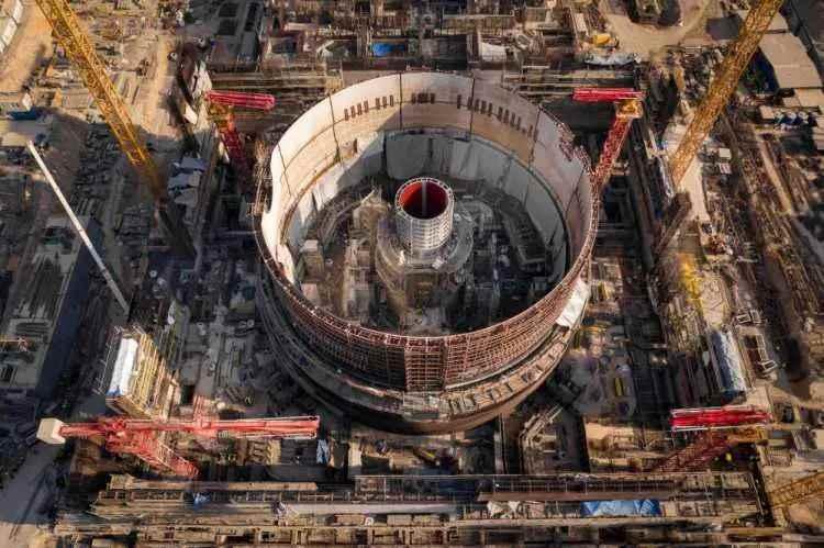 <p>Kovid-19 salgınıyla oluşan arz-talep dengesizliği, Avrupa ve Asya başta olmak üzere büyük çaplı bir enerji krizine dönüştü. Arz-talep dengesizliği nedeniyle yaşanan fiyat şoklarını Rusya-Ukrayna Savaşı'nın tetiklediği tedarik kısıtları izledi.</p>