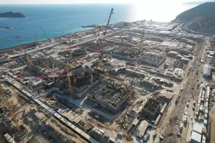 <p>Savaşın başlangıcından bu yana Batılı ülkelerin Rusya'dan enerji ithalatına yönelik ambargo kararları ve Rusya'dan Avrupa'ya gaz ve petrol akışında yaşanan sorunlar, ülkeleri yeni enerji kaynakları ve güzergahlar aramaya yöneltiyor.</p>