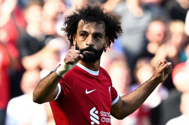 <p>15 Haziran'da 32 yaşına girecek Salah'tan kariyerinin zirvesindeyken yüksek bir bonservis bedeli kazanmak isteyen Liverpool, Mısırlı yıldıza gelecek teklifleri değerlendirecek.</p>