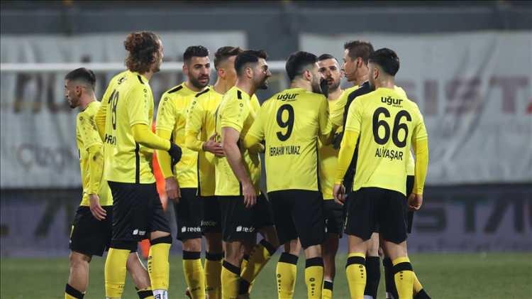 <p>17- İSTANBULSPOR - 1 GOL - 2 PENALTI</p>

<p> </p>
