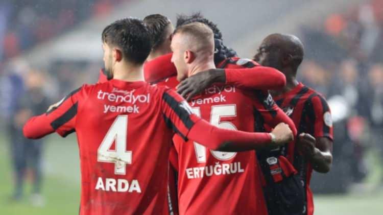 <p>11- GAZİANTEP FK - 3 GOL - 5 PENALTI</p>
<p> </p>