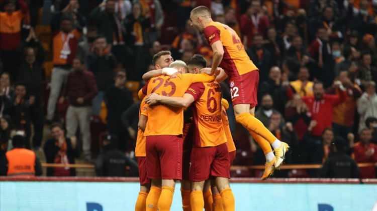 <p>2- GALATASARAY - 9 GOL - 11 PENALTI</p>
<p> </p>