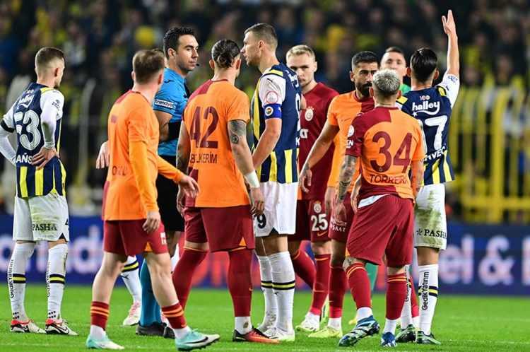<p>'4 büyükler' olarak anılan Beşiktaş, Fenerbahçe, Galatasaray ve Trabzonspor listede ilk dört sırayı aldı.<br />
<br />
<strong>Transfermarkt</strong> verilerine göre bonservis harcamalarında en fazla zarar eden kulüpler şöyle:</p>

