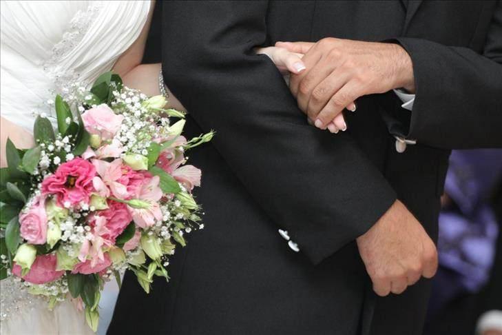 <p>Akraba evlilikleri, bir önceki yıla göre yüzde 0,6 oranında azaldı. Akraba evliliklerinin en fazla olduğu il yüzde 17,7 ile Şanlıurfa oldu.</p>

<p> </p>

