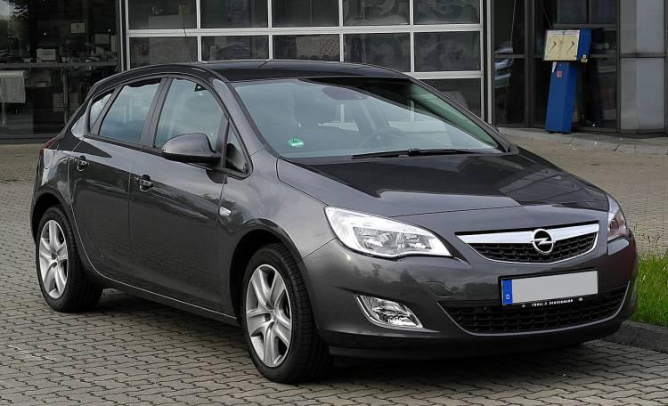 <p><strong>3 – Opel Astra J</strong></p>
<p> </p>