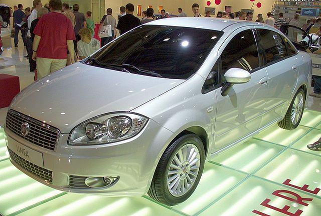 <p>Linea’da yaşanan sorunlara gelecek olursak yeni tip göğüslerde airbag çatlağı, ısıtma bujisi kaynama gibi sorunlar var. Eğer kozmetik olarak airbağ çok sorun olmasa da bujilerin ucuz olması servis konusunda çok fazla sorun yaratmıyor. Ayrıca tüm Linea modellerinde kronik herhangi bir stop lambasının patlaması ve amortisör takozlarının sürekli bozulup ses yapması dışında yukarıdaki araçlara nazaran epey az olduğunu söyleyebiliriz.</p>
<p> </p>