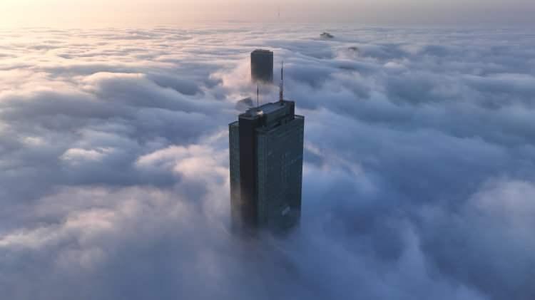 <p>İstanbul'da, sabahın erken saatlerinden itibaren etkili olan sis, İstanbul Sabiha Gökçen Havalimanı'nda uçuşları olumsuz etkiliyor.</p>
